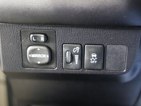 Used 2013 Toyota RAV4 XLE image 25