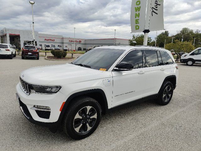 Used 2023 Jeep Grand Cherokee 4WD 4xe image 3