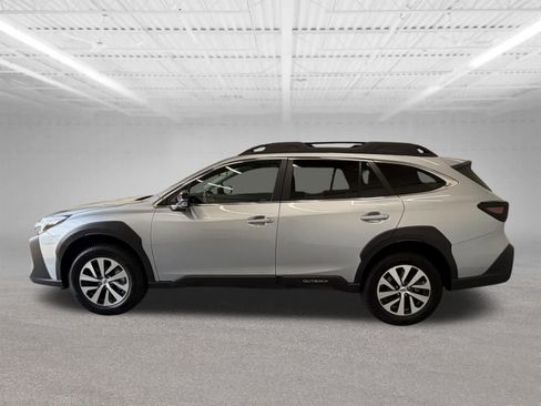 Used 2025 Subaru Outback Premium AWD/4WD image 2