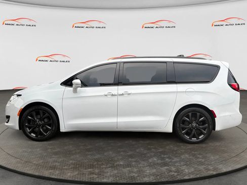 Used 2019 Chrysler Pacifica Limited w/ Advanced Safetytec Group FWD image 7