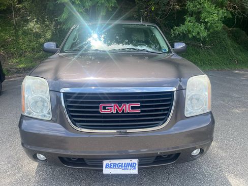 Used 2010 GMC Yukon SLT w/ SLT-2 Equipment Package AWD/4WD image 3