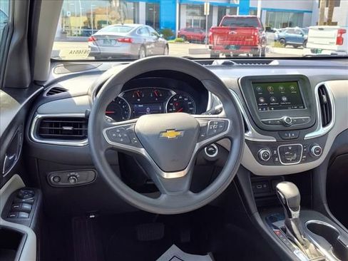 Used 2022 Chevrolet Equinox LS w/ LS Convenience Package image 9
