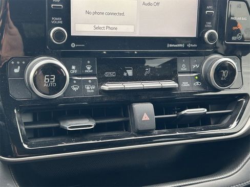 Used 2020 Toyota Highlander XLE image 34