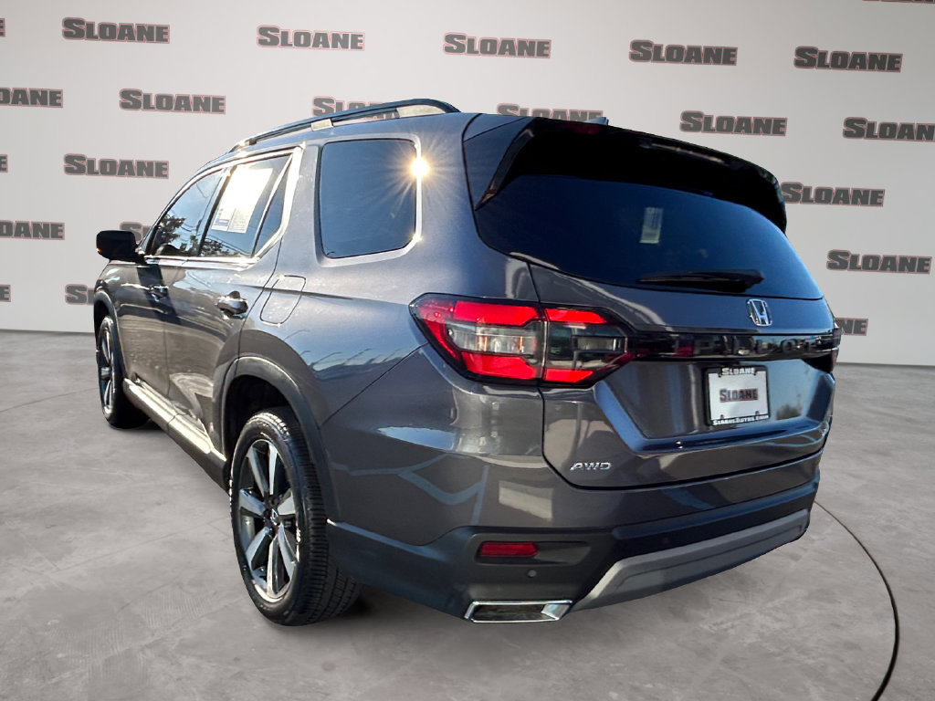 Used 2025 Honda Pilot Elite image 3