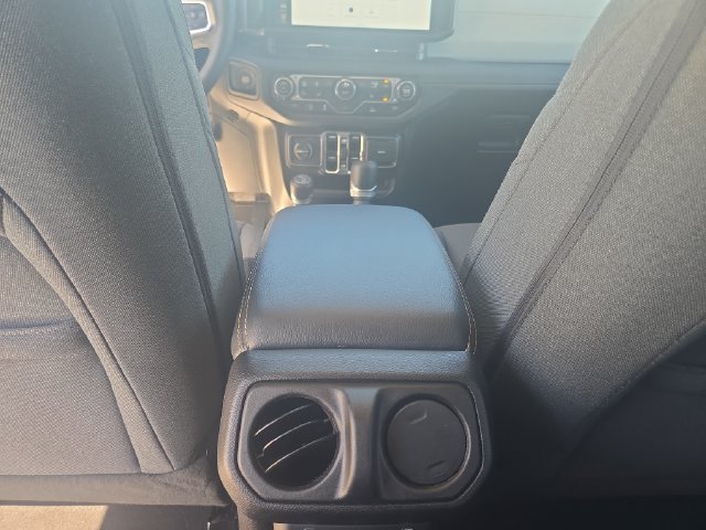 Used 2026 Jeep Wrangler Unlimited Sahara AWD/4WD image 15