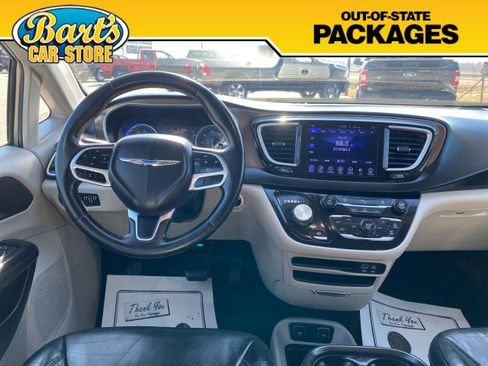 Used 2017 Chrysler Pacifica Touring-L image 34