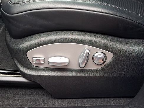 Certified 2020 Porsche Macan AWD/4WD image 17