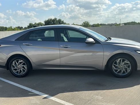 Used 2024 Hyundai Elantra SEL FWD image 13