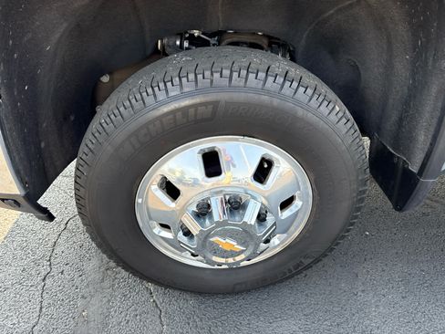 Certified 2025 Chevrolet Silverado 3500 LTZ w/ LTZ Convenience Package AWD/4WD image 9