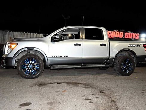 Used 2019 Nissan Titan PRO-4X image 4