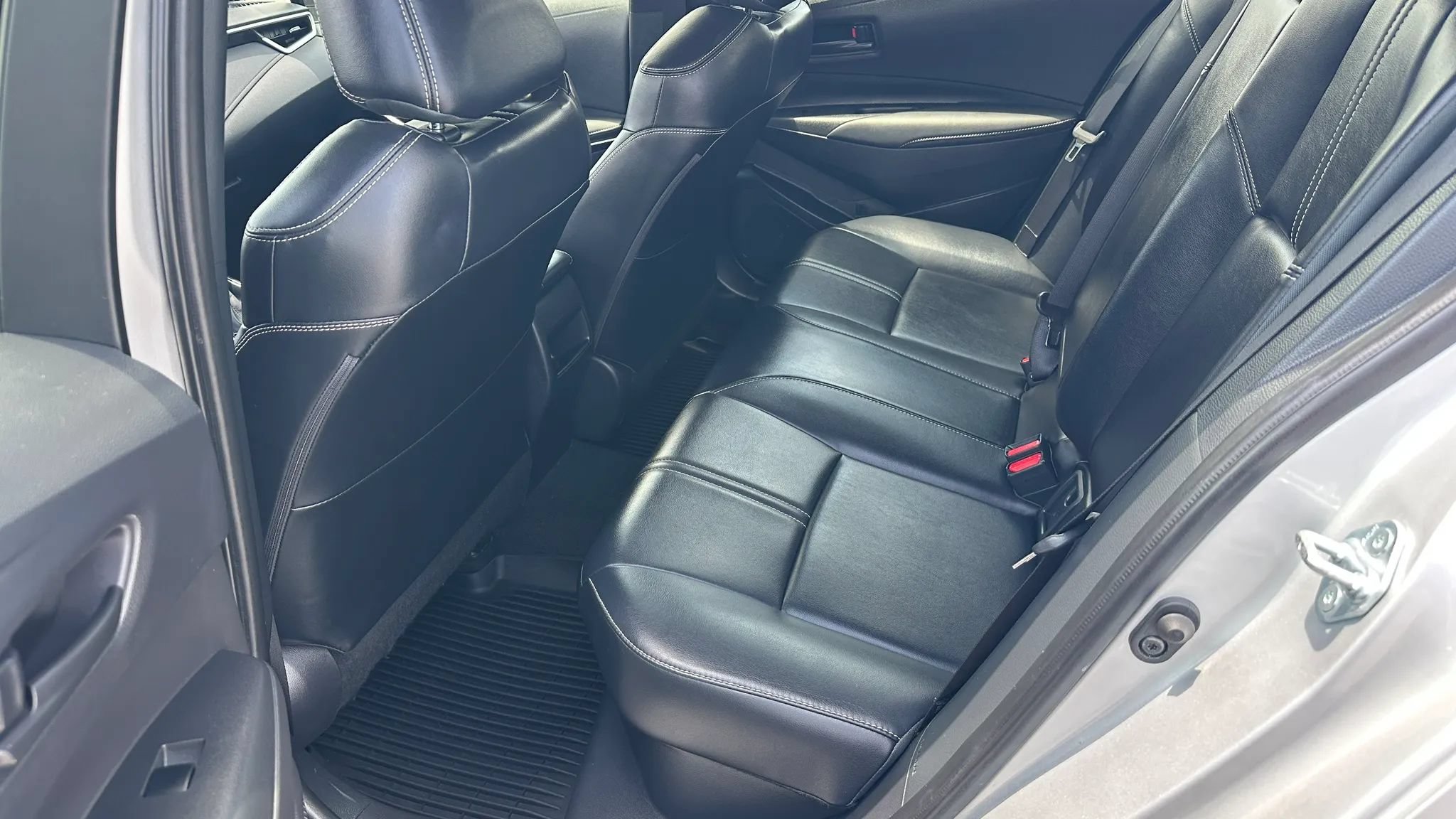 Used 2022 Toyota Corolla LE w/ Premium Interior Package FWD image 19