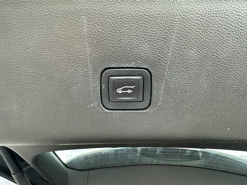 Used 2018 Chevrolet Traverse LT FWD image 10