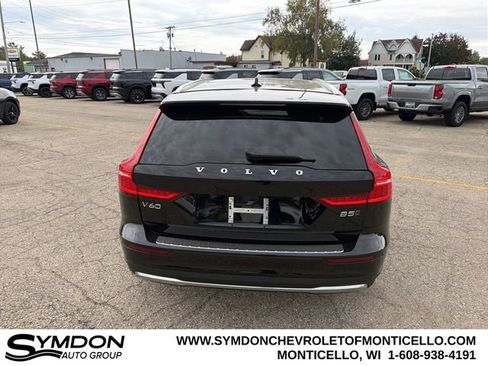 Used 2023 Volvo V60 B5 Cross Country Ultimate image 5