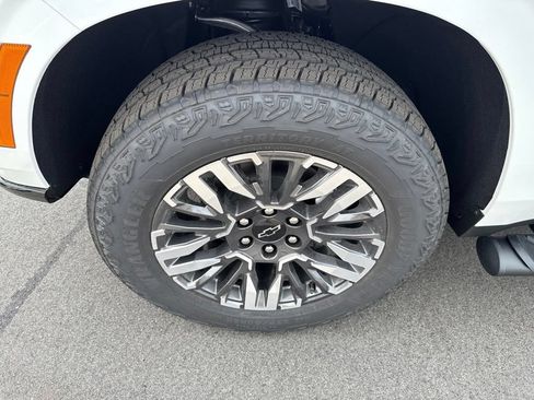 New 2026 Chevrolet Tahoe Z71 w/ Comfort Package AWD/4WD image 13