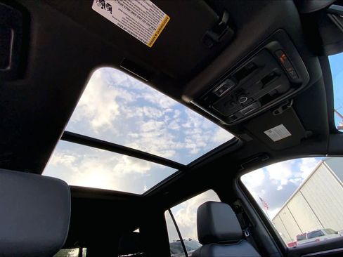 Used 2025 Chevrolet Tahoe LT w/ Comfort Package image 14