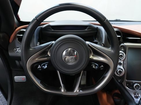 Used 2018 McLaren 720S image 34