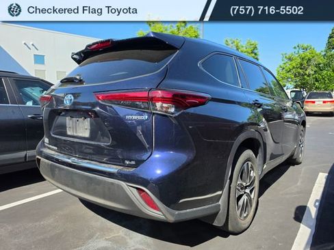 Used 2021 Toyota Highlander XLE AWD/4WD image 6