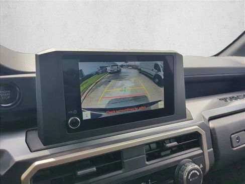 Used 2025 Toyota Tacoma SR5 AWD/4WD image 9