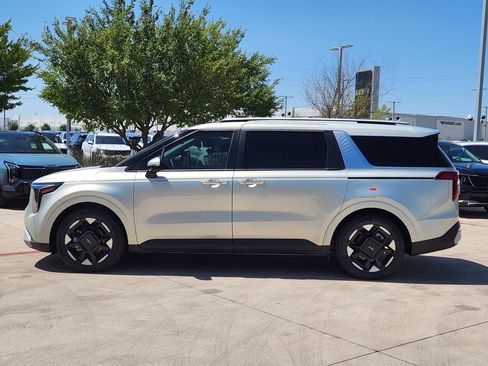 New 2026 Kia Carnival EX FWD image 3