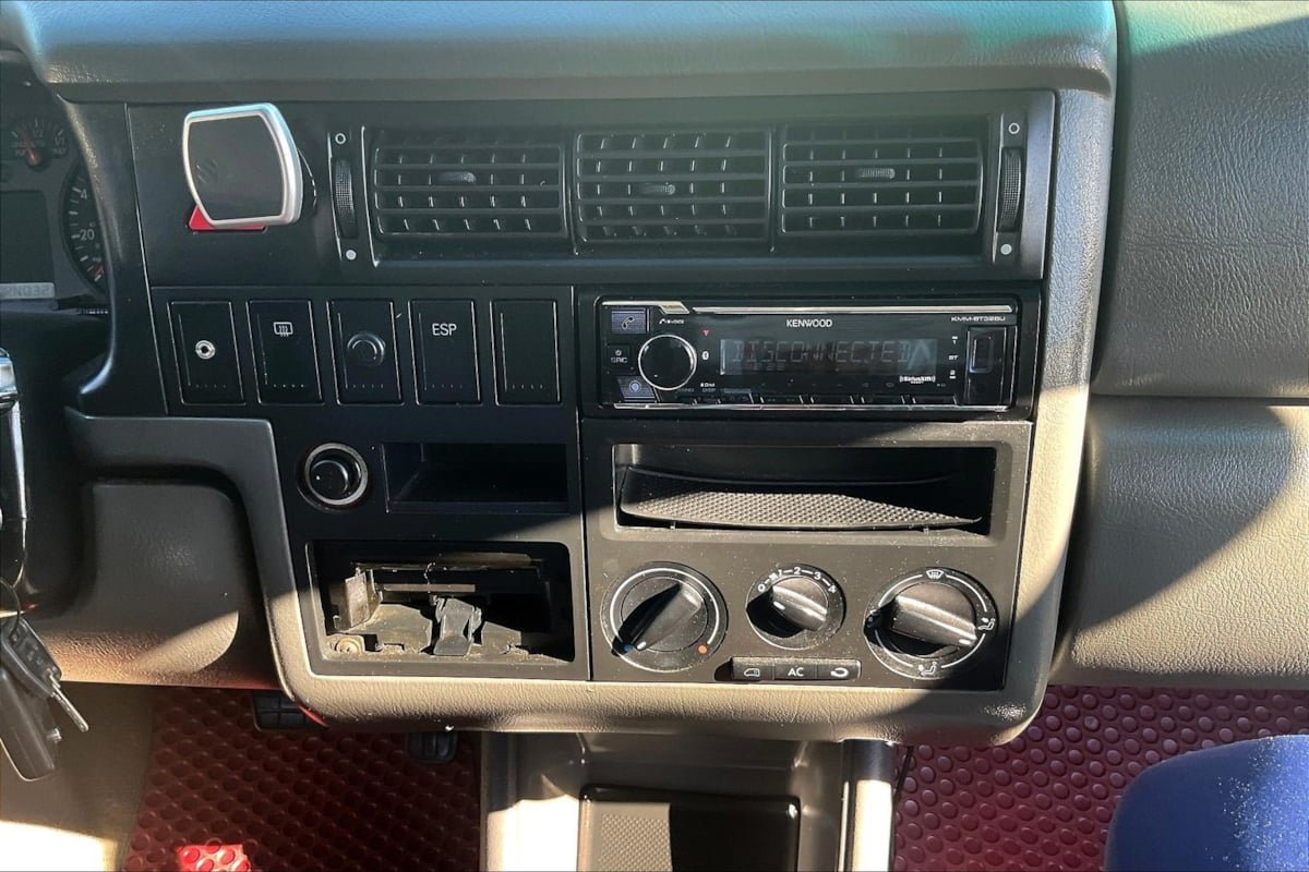 Used 2002 Volkswagen Eurovan MV FWD image 13