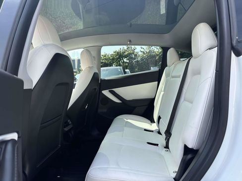Used 2021 Tesla Model Y Long Range AWD/4WD image 18