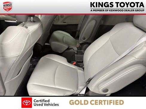 Used 2023 Toyota Sienna XLE FWD image 18