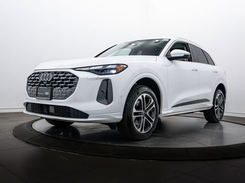 Certified 2025 Audi Q5 Premium w/ Convenience Package image 7