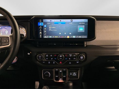 Used 2025 Jeep Wrangler Unlimited Sahara AWD/4WD image 27