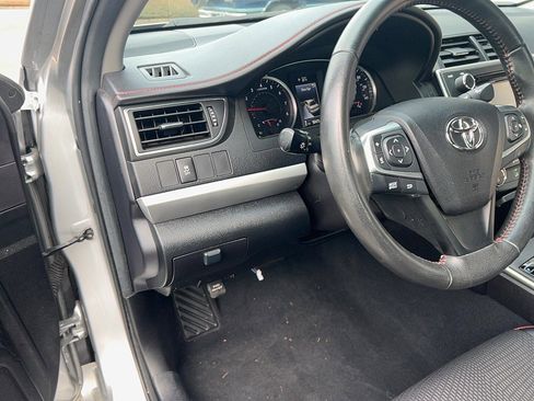 Used 2017 Toyota Camry SE image 31