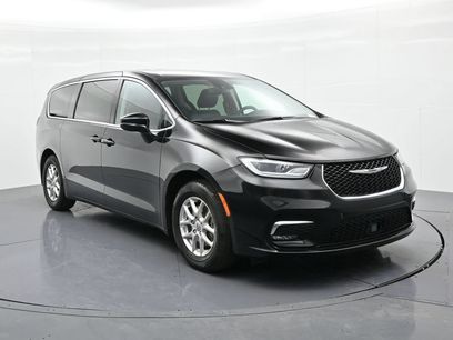 Used 2024 Chrysler Pacifica Touring-L