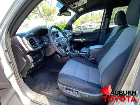 Used 2021 Toyota Tacoma TRD Off-Road w/ Technology Package AWD/4WD image 30