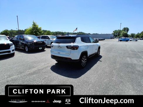 Certified 2025 Jeep Compass Limited w/ Elite Group AWD/4WD image 4