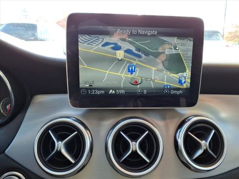 Used 2018 Mercedes-Benz GLA 250 4MATIC image 25