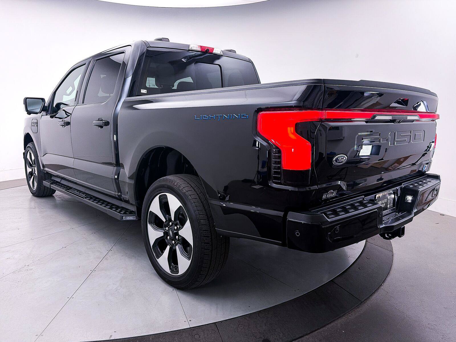 Used 2023 Ford F150 Lightning Platinum AWD/4WD image 15