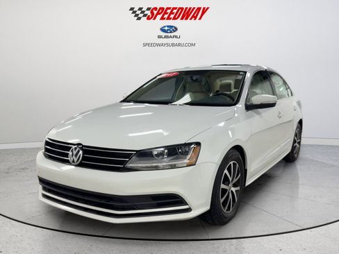 Used 2017 Volkswagen Jetta SE image 4