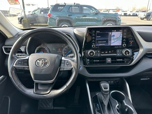 Used 2022 Toyota Highlander XLE image 17