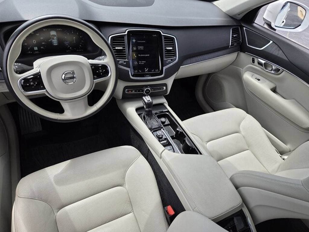Used 2020 Volvo XC90 T6 Momentum w/ Protection Package Premier AWD/4WD image 14