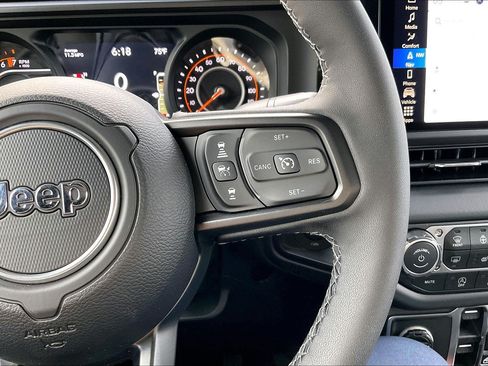 Used 2026 Jeep Gladiator Mojave AWD/4WD image 19