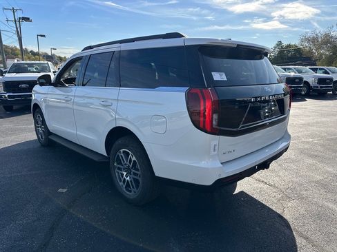New 2025 Ford Expedition Active image 8