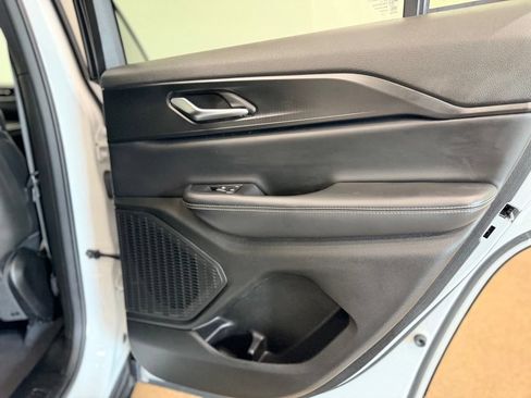 Used 2023 Jeep Grand Cherokee Altitude AWD/4WD image 19