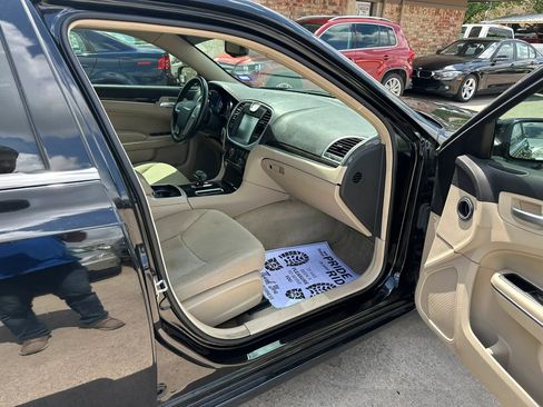 Used 2014 Chrysler 300 AWD image 17