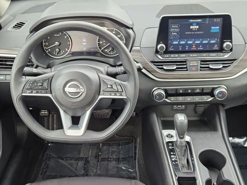 Used 2025 Nissan Altima 2.5 SV FWD image 24