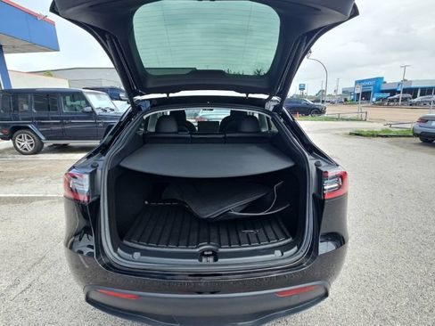 Used 2023 Tesla Model Y Long Range AWD/4WD image 23