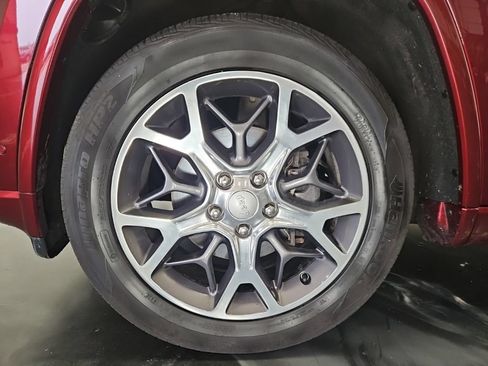 Used 2019 Jeep Grand Cherokee Overland AWD/4WD image 22