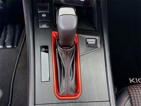 Certified 2025 Nissan Kicks SR image 19