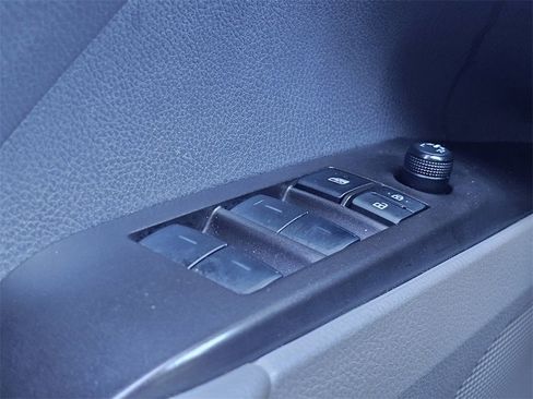 Used 2024 Toyota Camry SE image 15