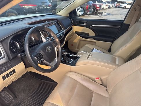 Used 2016 Toyota Highlander Limited image 12