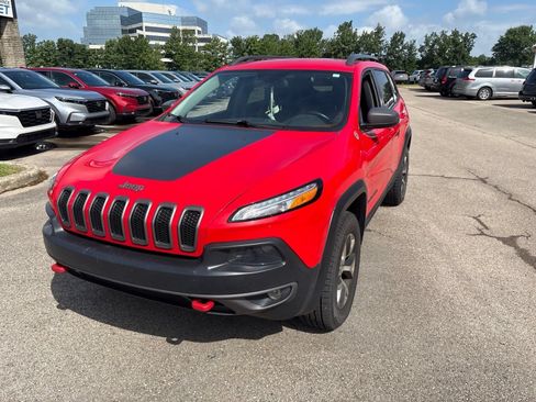 Used 2017 Jeep Cherokee Trailhawk w/ Cold Weather Group AWD/4WD image 13