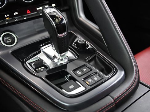 Used 2019 Jaguar F-TYPE R AWD/4WD image 38