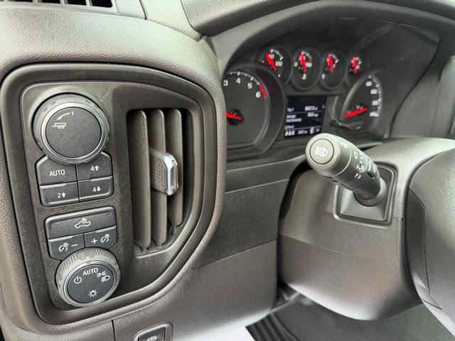 Used 2024 Chevrolet Silverado 1500 Custom Trail Boss w/ Turbomax Blackout Package AWD/4WD image 13